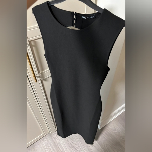 Zara Open back dress in black - Picture 3 of 3